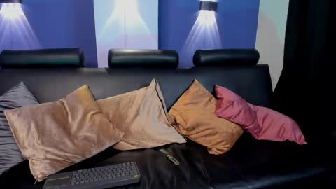 Lucas online show from February 12, 5:00 am