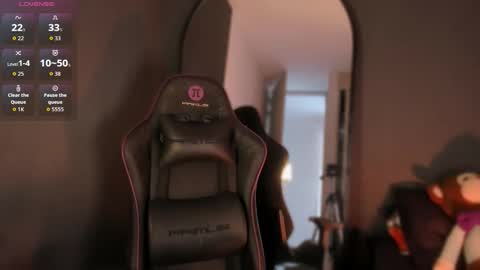   online show from February 3, 3:38 pm