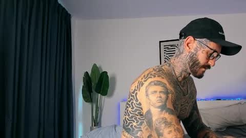lucasexclusive online show from May 19, 5:25 am