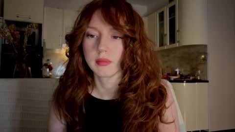 Snapshot of luciacoy chatting on October 18, 4:33 pm Lucia online show from October 18, 4:33 pm