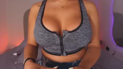 instagram luciana417  online show from January 16, 3:15 am