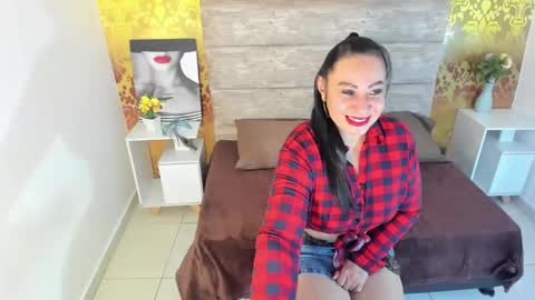 Snapshot of lucianablackwell chatting on October 16, 3:22 pm lucianablackwell online show from October 16, 3:22 pm