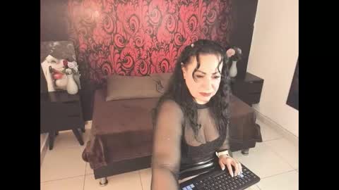 Snapshot of lucianablackwell chatting on October 7, 3:08 pm lucianablackwell online show from October 7, 3:08 pm