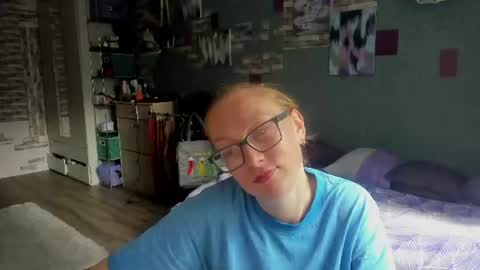 lucky_licky20 online show from June 27, 1:44 am