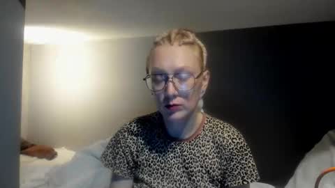 lucky_licky20 online show from February 16, 6:17 pm