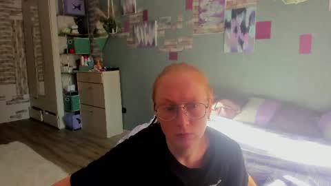lucky_licky20 online show from June 24, 3:35 am