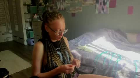 lucky_licky20 online show from June 7, 2:06 am