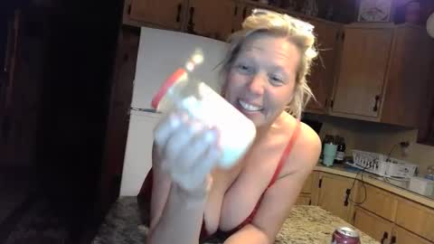 LuckyBlondeCouple online show from December 2, 4:35 am