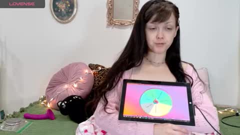 Jade online show from November 19, 1:32 pm