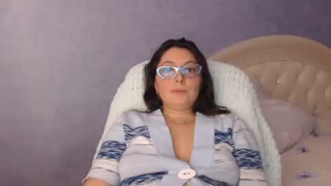 luckylinda23 online show from November 13, 7:05 pm