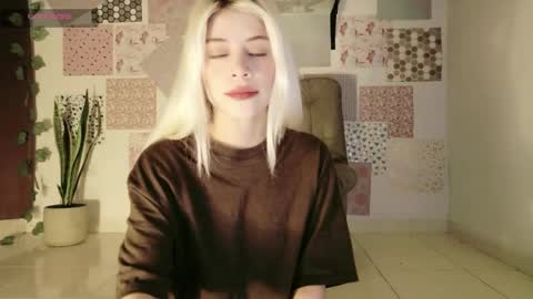 luckysapphire777 online show from April 25, 1:41 pm