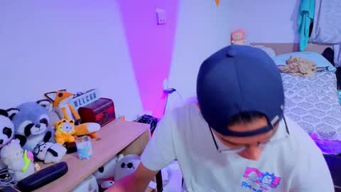 Lu Independent Model online show from September 17, 5:55 am