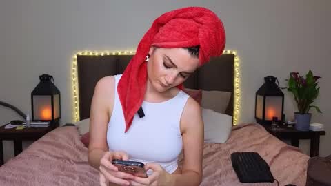 Lucy online show from November 5, 11:51 pm