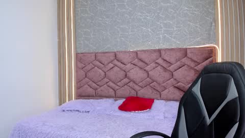 Snapshot of lucy_greys_ chatting on March 5, 5:18 pm Lucy Greys online show from March 5, 5:18 pm