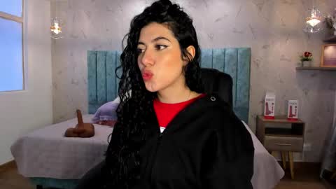 Snapshot of lucy_greys_ chatting on October 6, 11:50 am Lucy Greys online show from October 6, 11:50 am