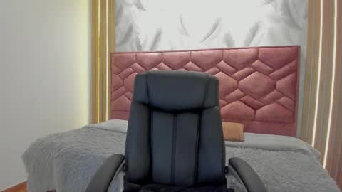 Snapshot of lucy_greys_ chatting on October 11, 12:21 pm Lucy Greys online show from October 11, 12:21 pm