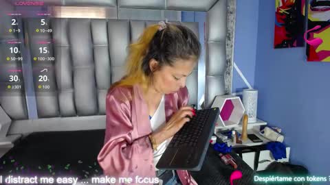 Snapshot of lucy_ny chatting on September 22, 2:32 pm SleepyAbuela online show from September 22, 2:32 pm