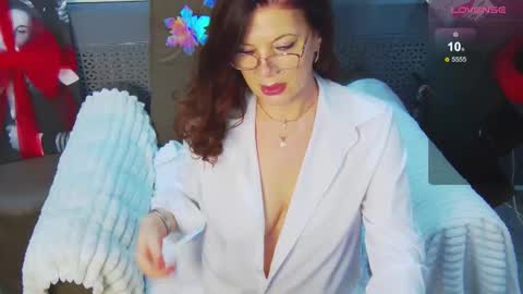 LucyBelli online show from December 14, 2:07 am