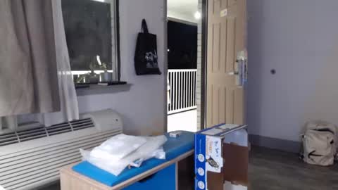 Lucy Loves Lookers online show from December 27, 10:12 am