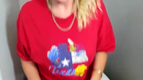 Lucy Loves Lookers online show from September 15, 12:28 pm