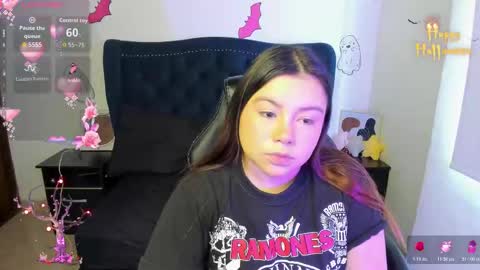 Lucy Petit online show from November 3, 2:18 pm