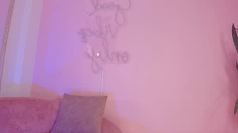 Lucy online show from November 22, 6:01 am