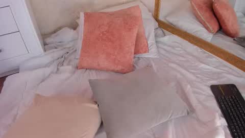 Lucy online show from October 18, 5:55 am