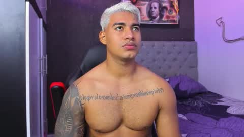 Luigi Independent model online show from January 17, 4:11 am