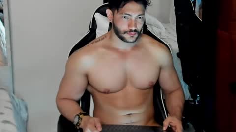 luis_baptista online show from December 22, 5:55 am