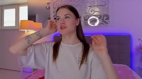 LuisaClover online show from May 28, 12:25 pm