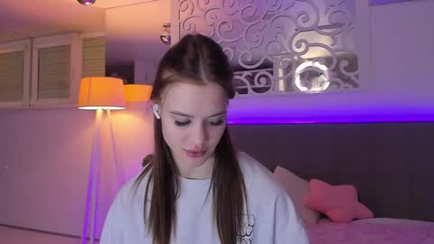 LuisaClover online show from March 1, 8:02 pm