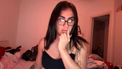 Snapshot of luisamonsterdick chatting on October 6, 6:48 pm Luisa Monsters online show from October 6, 6:48 pm