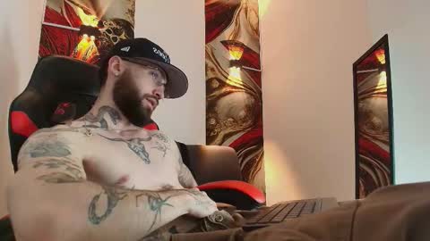 Snapshot of luke_davis01 chatting on October 17, 1:59 pm LUKE online show from October 17, 1:59 pm