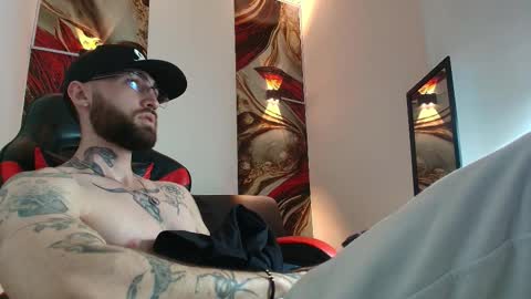 Snapshot of luke_davis01 chatting on October 2, 1:43 pm LUKE online show from October 2, 1:43 pm