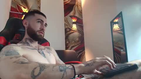 Snapshot of luke_davis01 chatting on October 3, 1:52 pm LUKE online show from October 3, 1:52 pm
