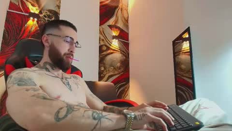 Snapshot of luke_davis01 chatting on October 9, 2:00 pm LUKE online show from October 9, 2:00 pm