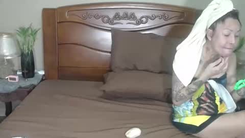 lulu_wild online show from March 26, 10:09 am