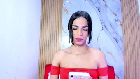 LULU online show from February 17, 1:43 pm