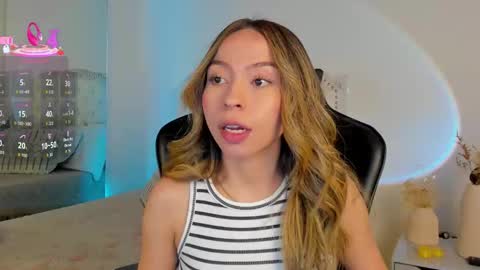 luluuberry online show from February 13, 10:35 pm