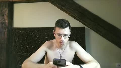 Andrew independent model 2000-0000 CET daily online show from May 26, 8:15 pm