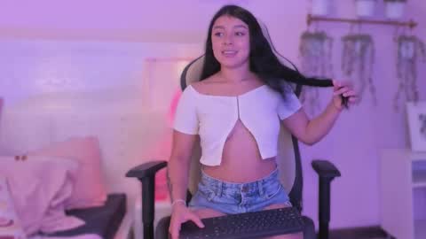 lummii_ online show from February 9, 7:27 pm