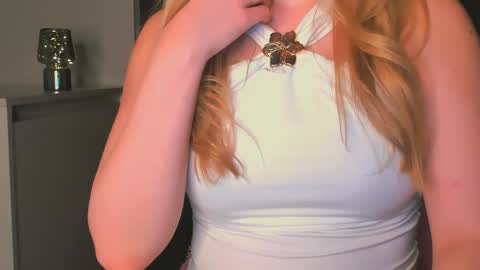 luna1vibe online show from May 6, 11:11 pm