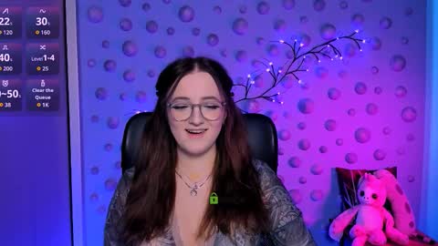 luna_berryy online show from January 17, 8:50 pm