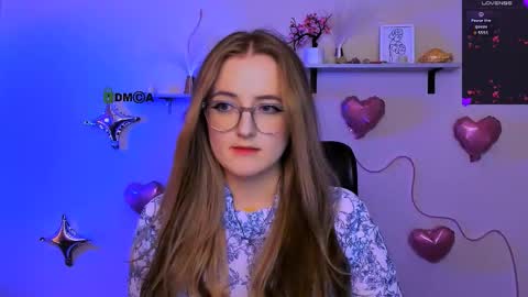 luna_berryy online show from February 18, 8:52 pm