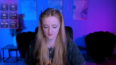 luna_berryy online show from March 24, 8:59 pm