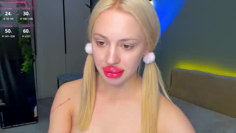 luna_beverly online show from March 18, 9:20 pm