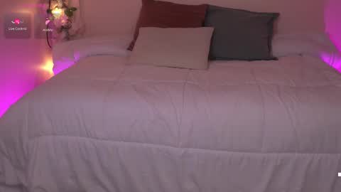 Lunita online show from March 18, 8:04 pm