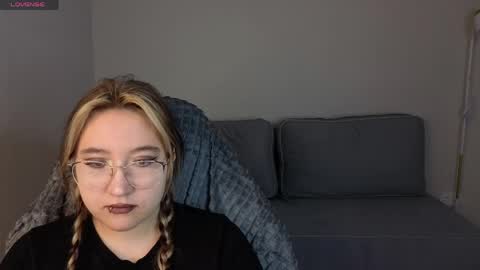 Luna Host online show from April 1, 2:01 am