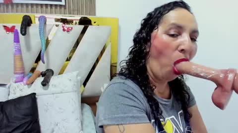 luna_naughty1 online show from May 4, 7:09 pm