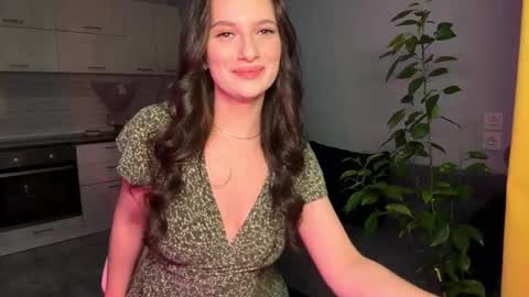 luna_raee online show from November 18, 12:41 pm